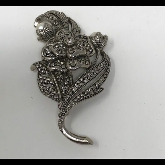 Kenneth J Lane for Avon, flower brooch - Picture 4 of 5